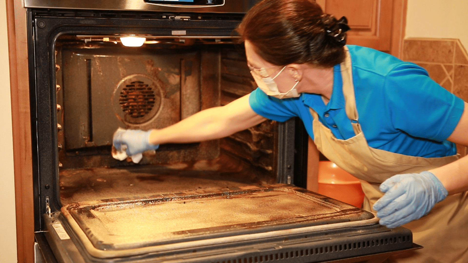 how to clean an oven